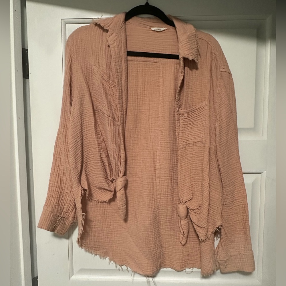 lightweight button up